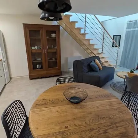 Renove Avec Mezzanine Au Coeur De - Fr-1-489-585 דירה Bourbon-lʼArchambault