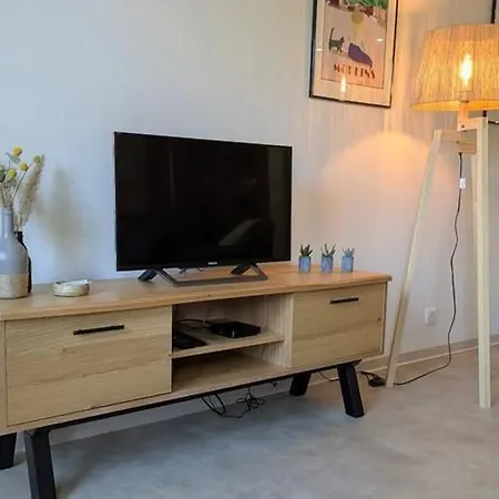 Renove Avec Mezzanine Au Coeur De - Fr-1-489-585 דירה Bourbon-lʼArchambault